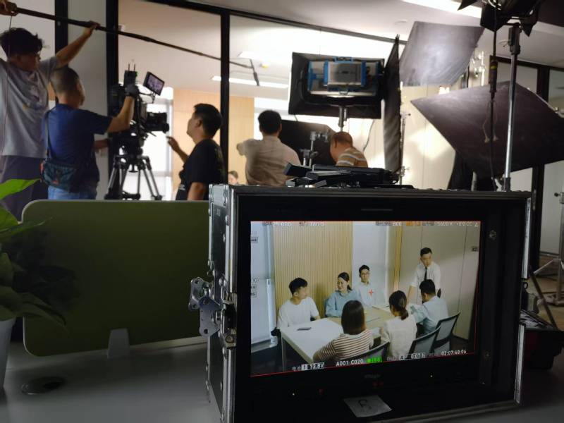 罗庄区TVC拍摄公司：科技产品视觉化大师，诠释未来感与功能美学